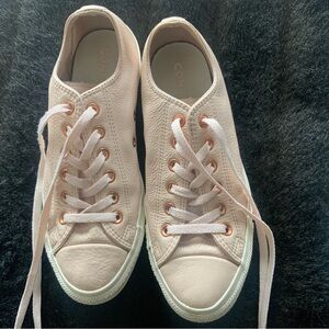 Converse All Stars Leather Unisex Sneakers with Matching Laces.  Women’s Size 9